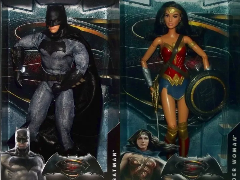 Barbie versi Batman dan Wonder Woman © comicbook.com