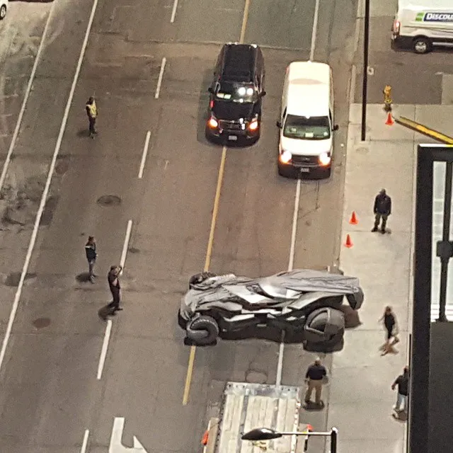 Mobil Bataman yang berada di lokasi syuting SUICIDE SQUAD © instagram.com/terrenceyip