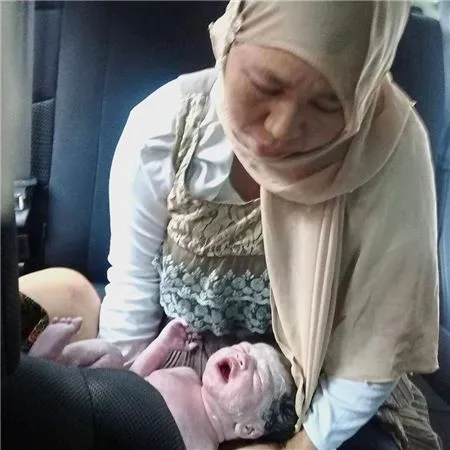 Bayi berjenis kelamin laki-laki yang lahir di Grab tersebut mendapatkan layanan gratis seumur hidup © Business Insider