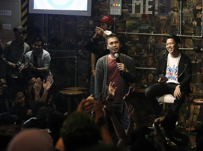 Bayu Skak belajar dari Raditya Dika soal penulisan skenario film. © KapanLagi.com/Muhammad Akrom Sukarya