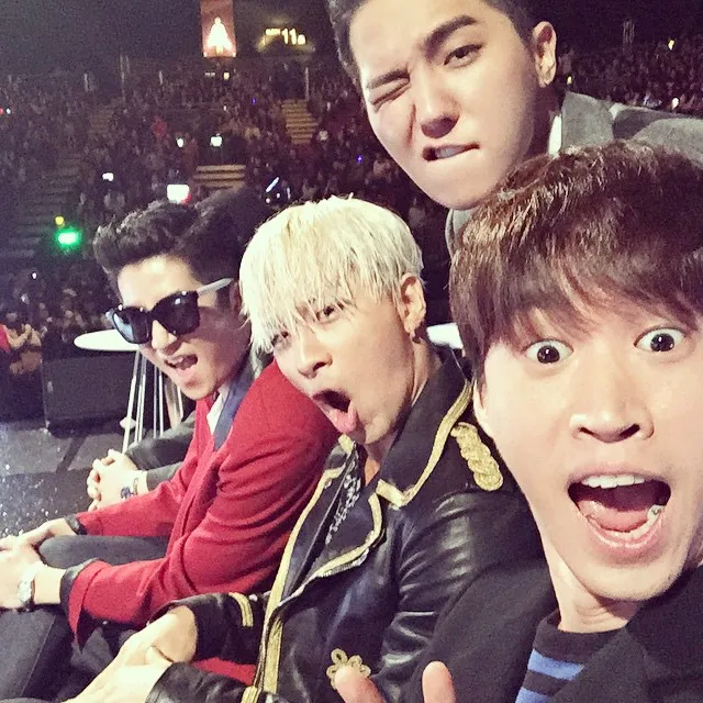 Tablo, G-Dragon, Taeyang, dan Mino WINNER saat menghadiri MAMA 2014. @Tablo Instagram