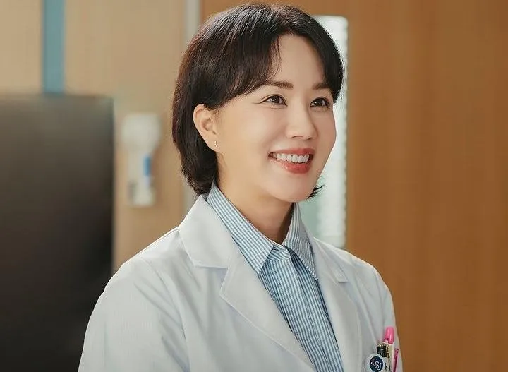 Potret Um Jung Hwa di 'DOCTOR CHA JUNG SOOK' / Credit Foto: instagram.com/jtbcdrama