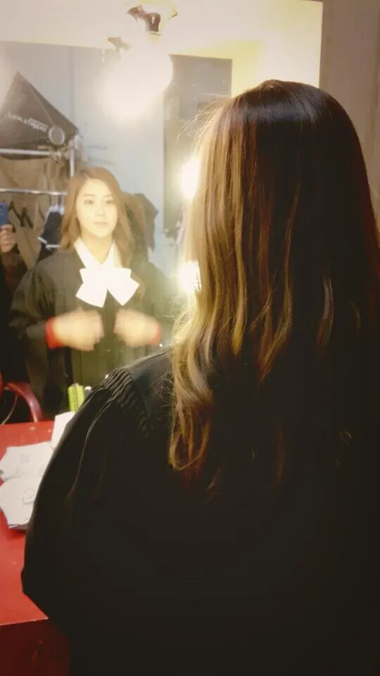 Solbi memposting foto memaki toga wisuda @soompi.com