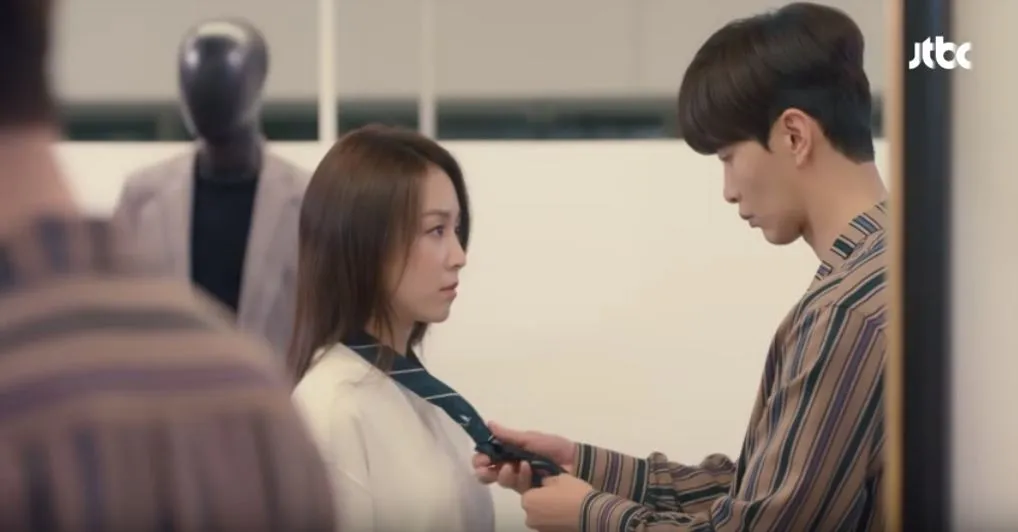 Banyak adegan romantis nih di drama The Beauty Inside, salah satunya di episode 6 nih. © jtbc