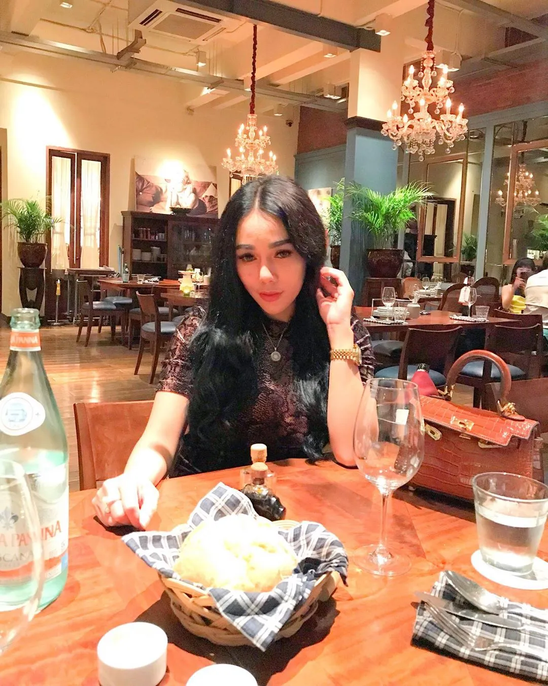 Instagram @bebby_fey