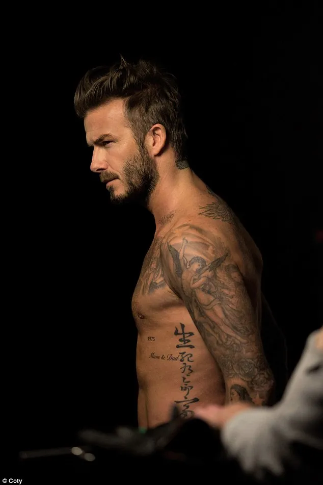 David Beckham pamer tubuh untuk iklan parfumnya ©coty