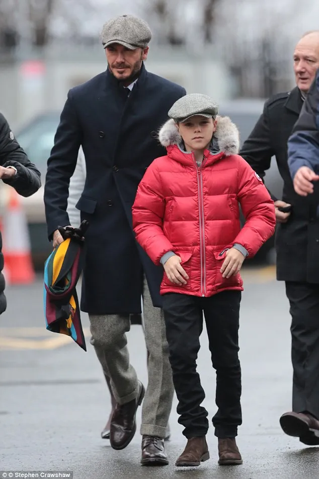 David Beckham Beserta Anak & Ayahnya © Dailymail