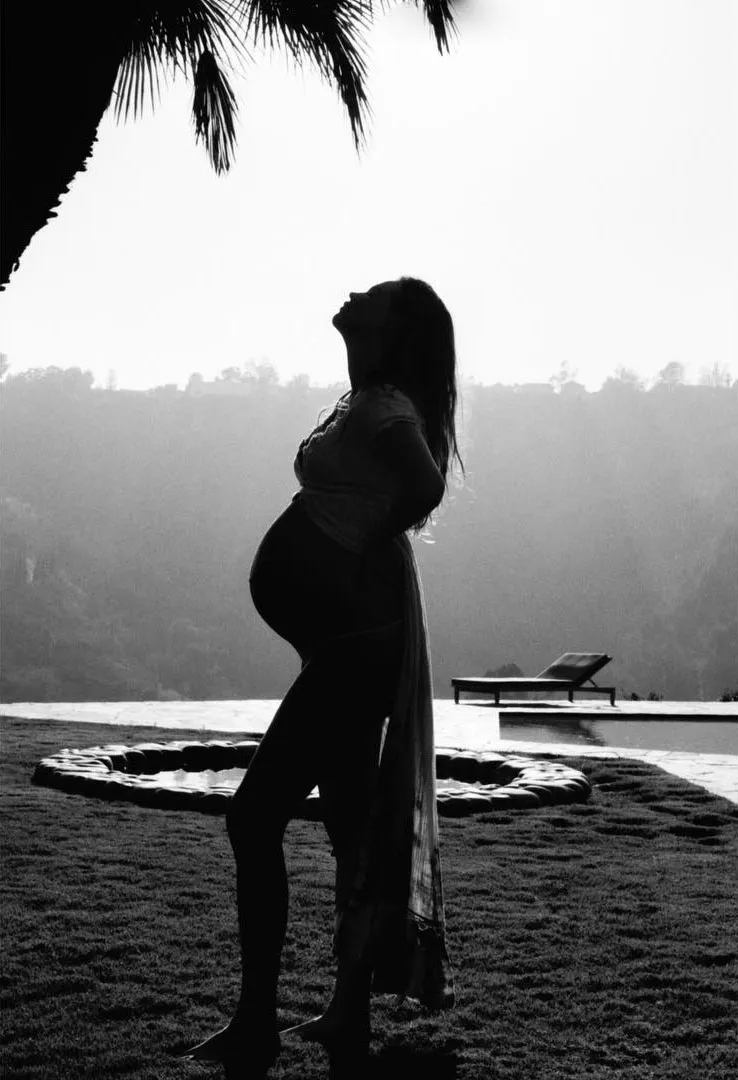 behati Prinsloo lahirkan anak berjenis kelamin perempuan © Instagram.com/behatiprinsloo