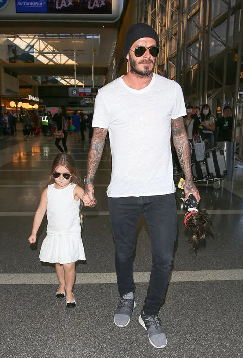 Ke mana-mana Harper lebih banyak menghabiskan waktu dengan Beckham © dailymail.co.uk