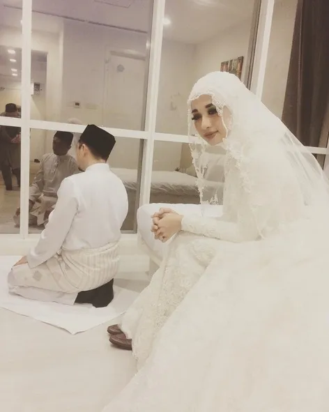 Bella temani Emran salat ©instagram/airulhadi