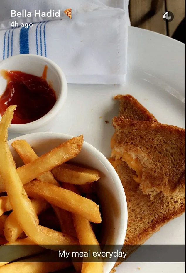 Bella Hadid mengaku setiap hari makan french fries © Snapchat/Bella Hadid