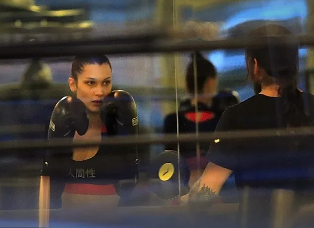 Apakah gadis cantik ini memilih boxing untuk melampiaskan kekesalan? © dailymailcouk