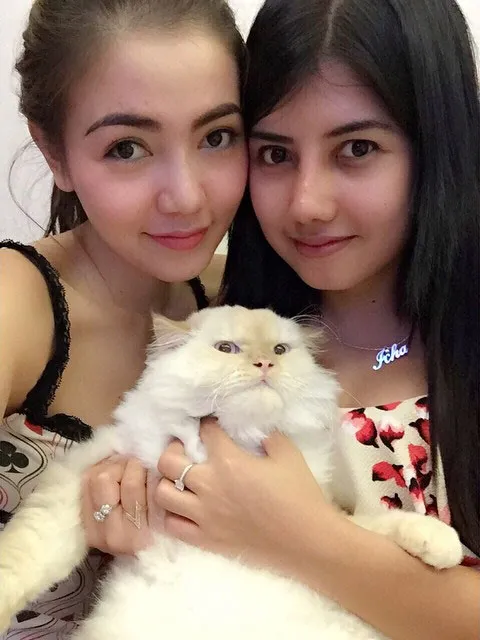 Bella Shofie berpose bersama adiknya © Instagram/Bella Shofie