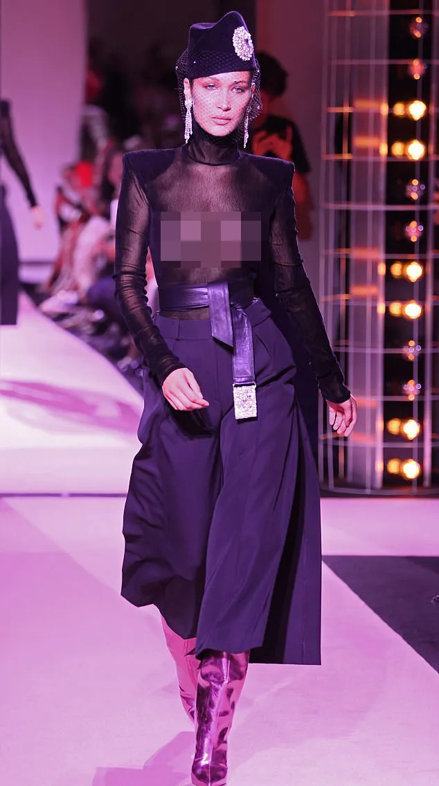 Bella tampil braless dan pakai baju transparan © Shutterstock/dailymail.co.uk