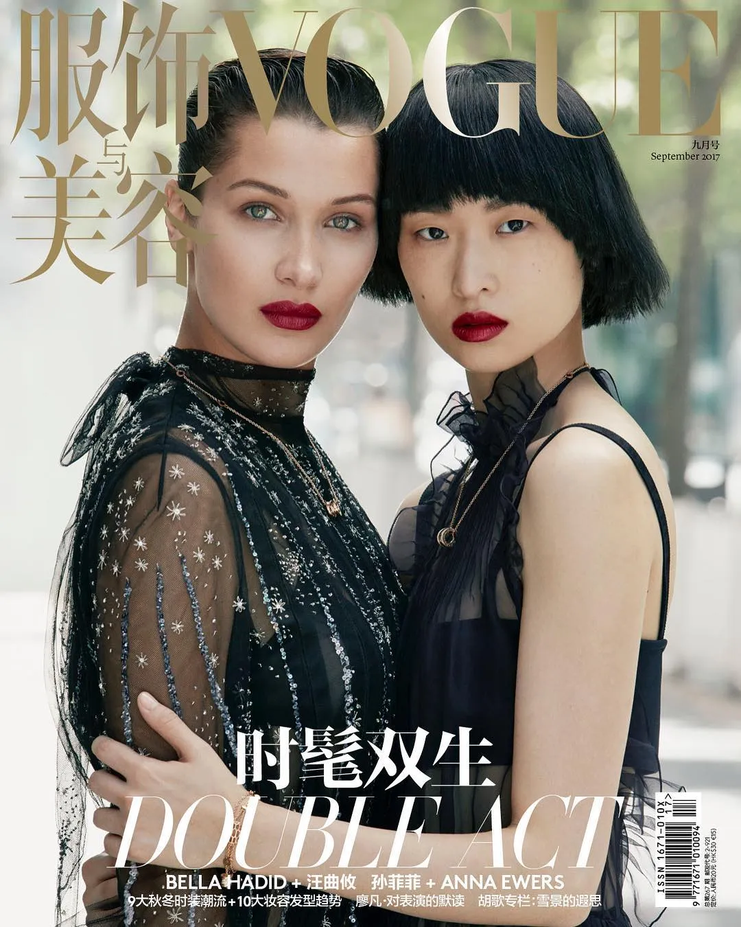 Bella jadi model cover Vogue Cina edisi September © Vogue China