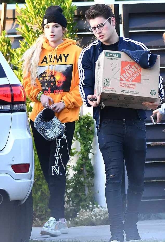 Bella hangout bareng mantan gantengnya © dailymail.co.uk