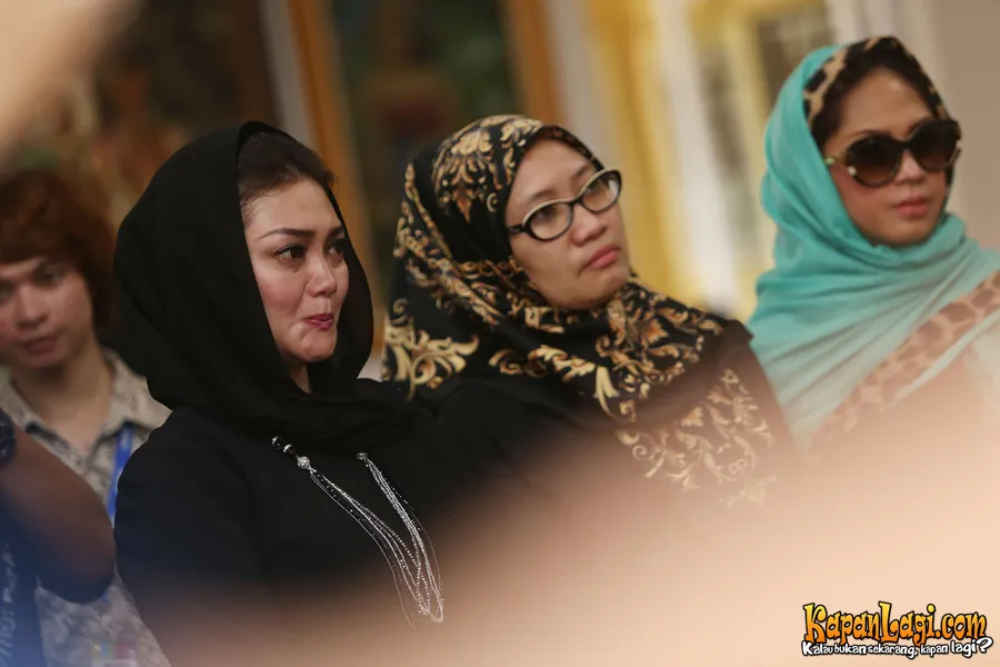 Bella Saphira berduka atas kepergian Idris Sardi. ©KapanLagi.com