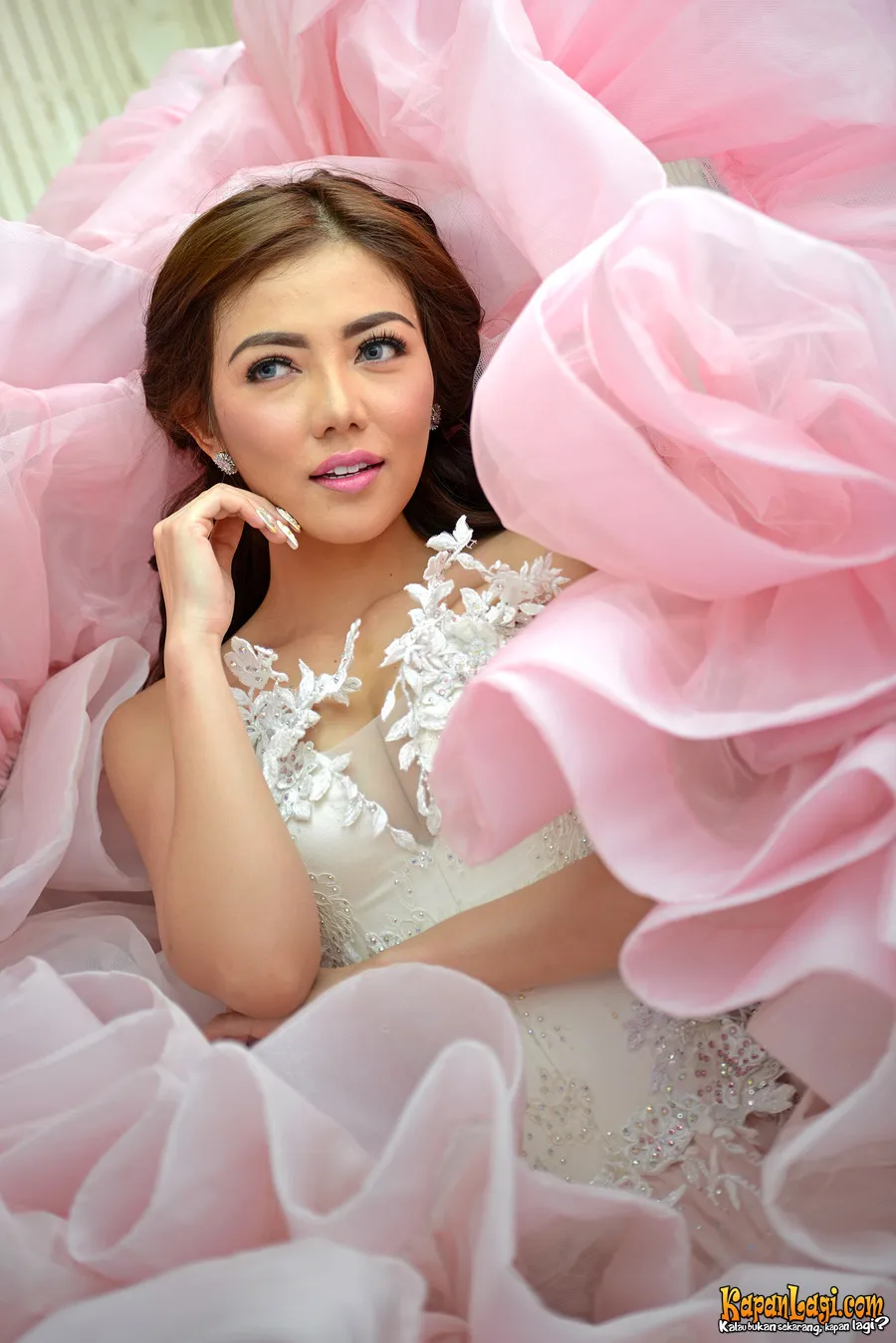 Bella Shofie saat jalani pemotretan untuk single terbarunya/©Kapanlagi.com®/Bambang