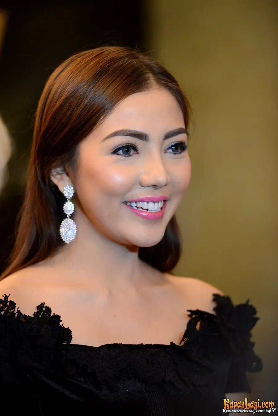 Bella Shofie sulam alis © KapanLagi.com®/Bambang E Ros