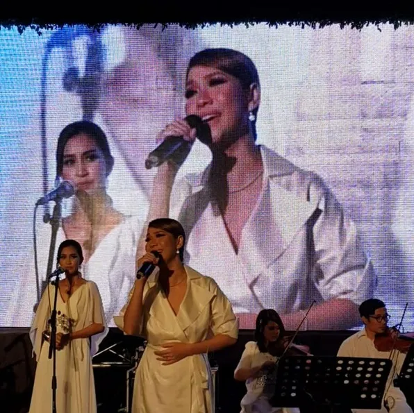 Tak hanya jadi tamu, Bunga sempat sumbang suara merdunya. /©instagram.com/sastragozalisinaga