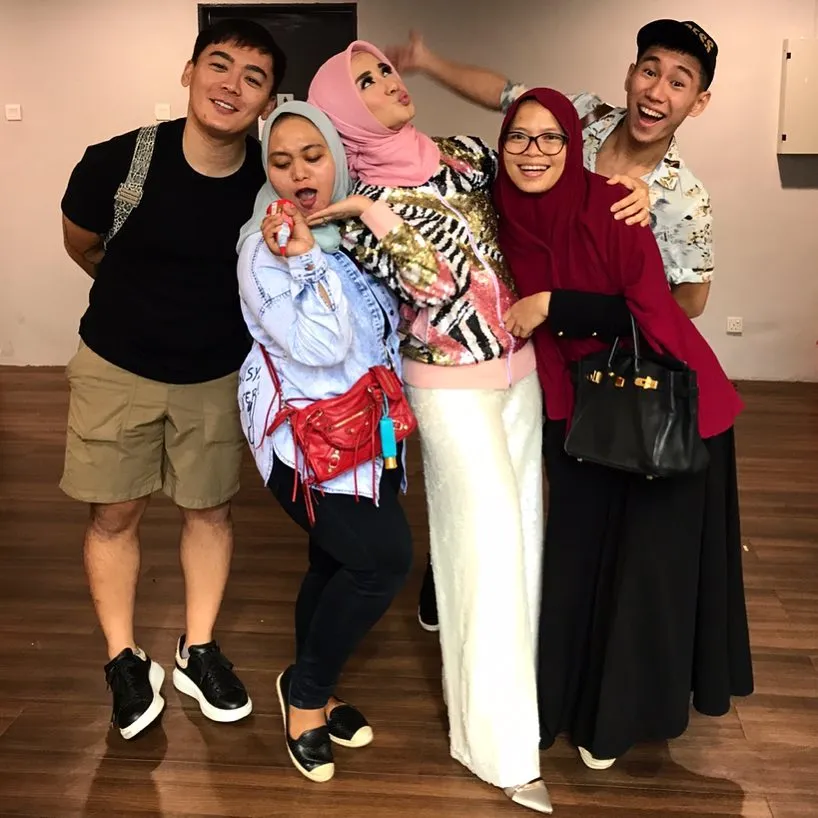 Tim di balik penampilan cantik Bella. /©instagram.com/laudyacynthiabella