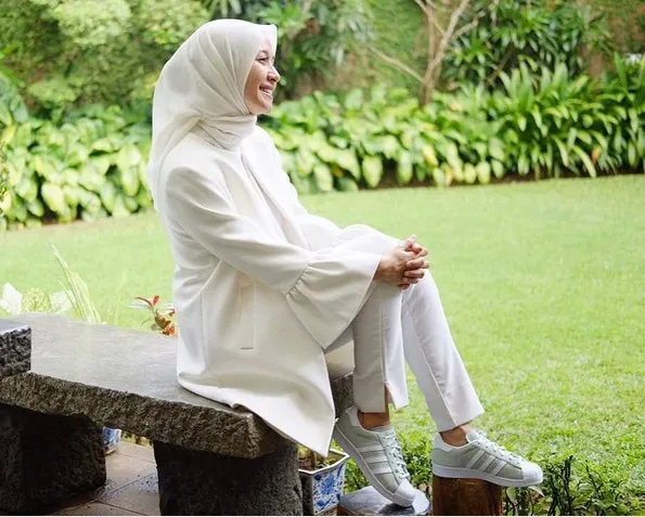 Serba putih, begini gaya fashionable dan fresh dari Laudya Cynthia Bella. /©instagram.com/laudyacynthiabella