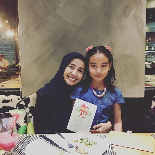Momen pertemuan Laudya Cynthia Bella dan Aleesya. Credit via instagram.com/laudyacynthiabella