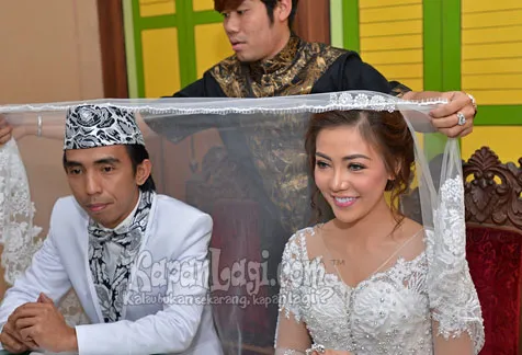 Selamat Bella dan Suryono @foto: KapanLagi.com®/Bambang E Ros: