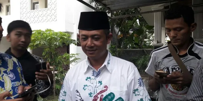 Putra KH Hasyim Muzadi, Hilman Wajdi saat dimintai keterangan kondisi kesehatan sang ayah beberapa hari yang lalu © merdeka.com