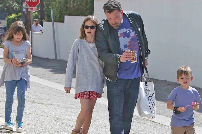 Ben Affleck & Anak-Anaknya © Pagesix