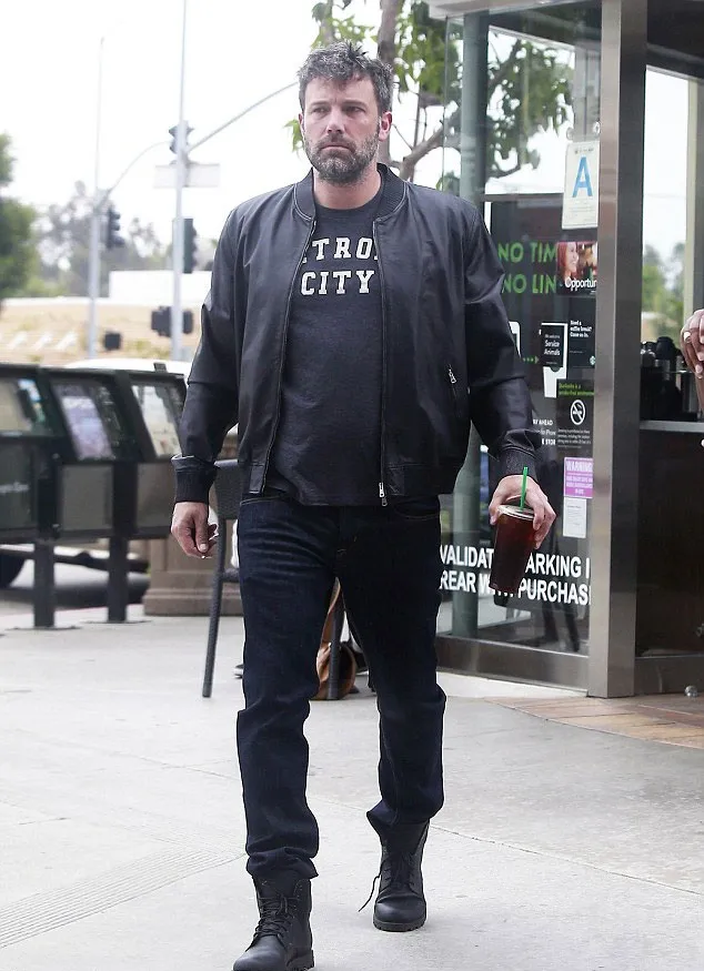 Penampilan Ben Affleck berantakan © Fameflynet