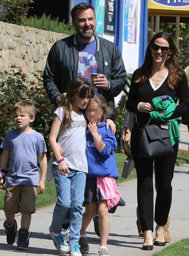 Komunikasi yang intens dan hubungan baik di antara mereka menjadi langkah awal untuk rujuk? © dailymail.co.uk