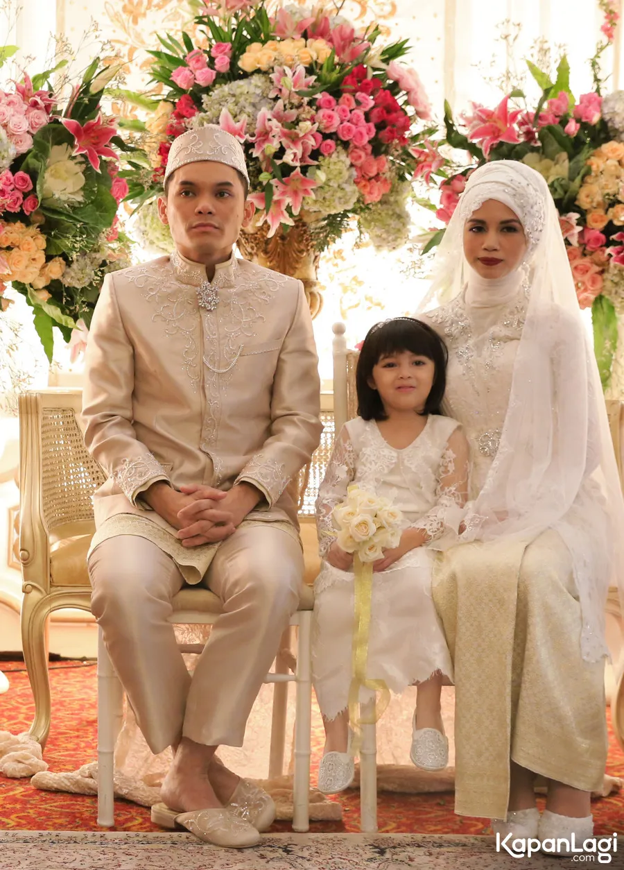 Senyum bahagia Sienna bersama mama barunya yang cantik © Muhammad Akrom Sukarya
