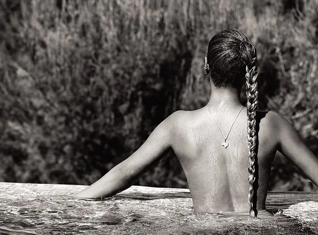 Beyonce nekat berpose topless © Flaunt Magazine