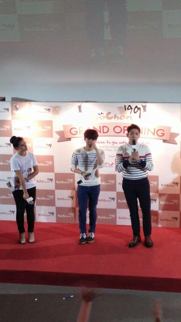 Ryeowook - Kangin di event Kyochon foto by @kyochon_id