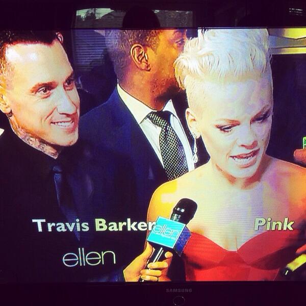 wah, pink 'selingkuh' dengan travis barker!