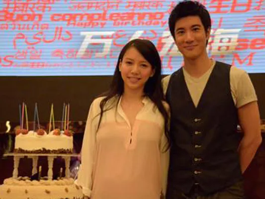 Wang Lee Hom mengumumkan kehamilan sang istri di pesta makan malam penutupan konser @xin.msn.com