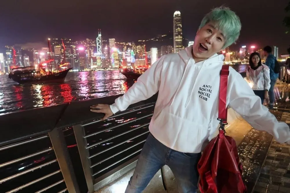 Instagram @wangwoojoong