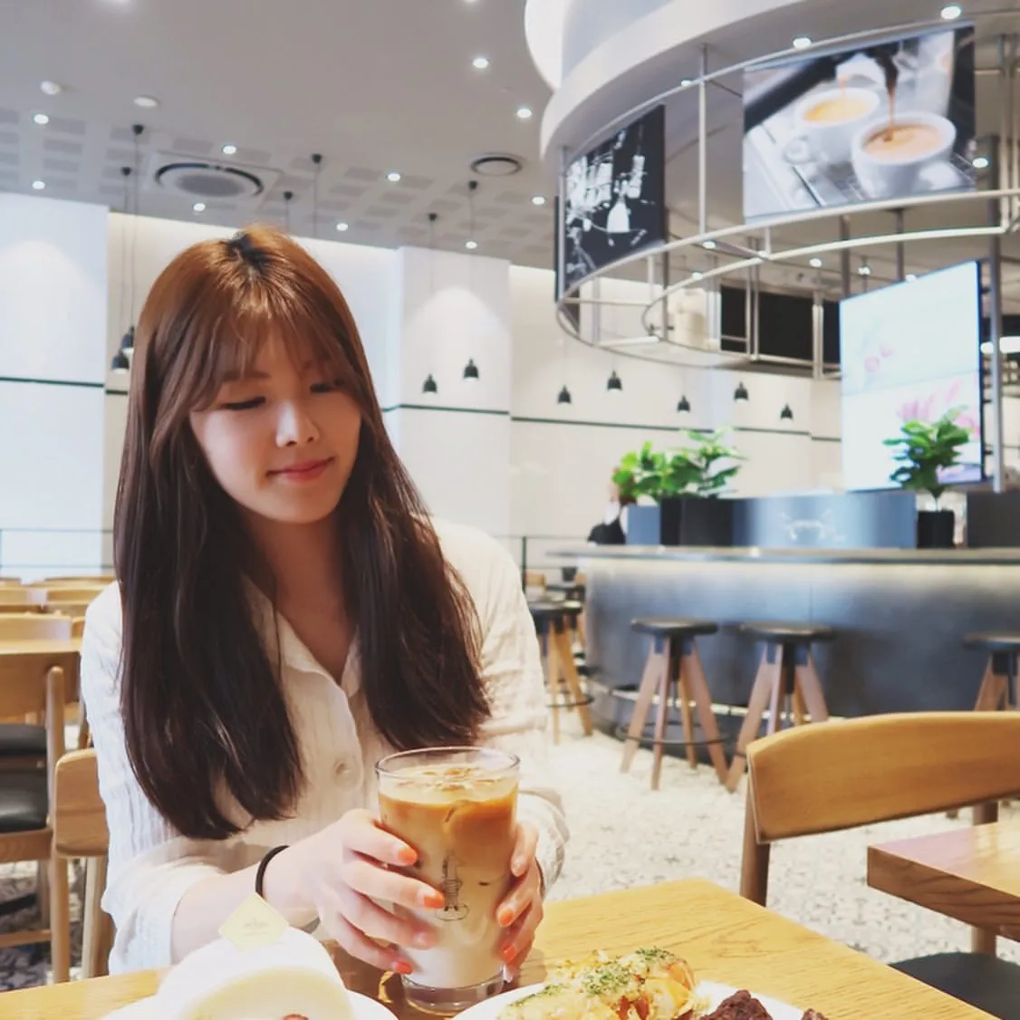 Instagram @noonarosa