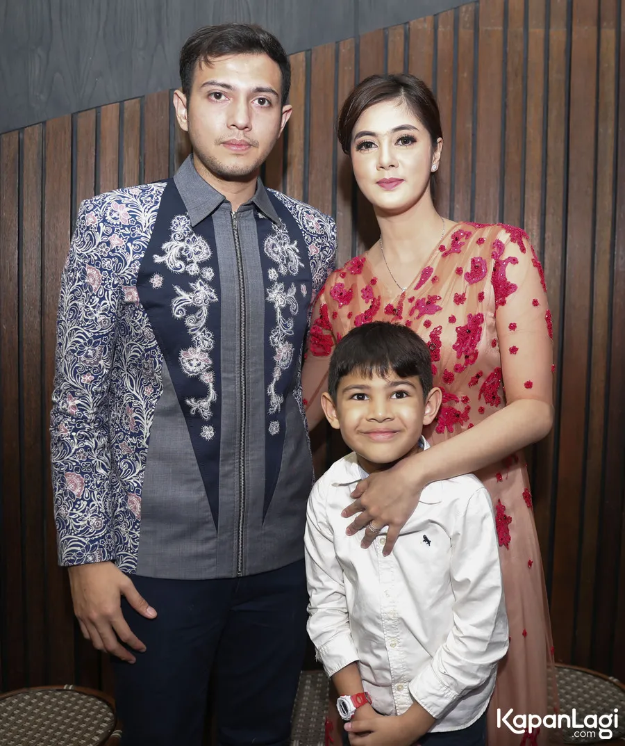 Rifky Balweel dan Biby Alraen sudah resmi bertunangan. ©KapanLagi.com/Budy Santoso
