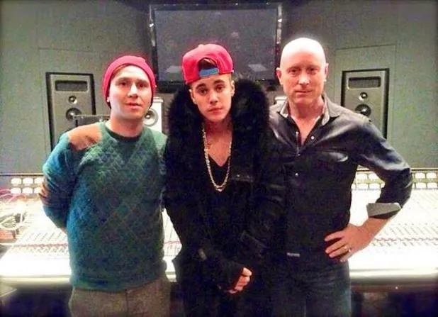 Justin Bieber dan Douglas Romanow (Kanan). /Twitter/