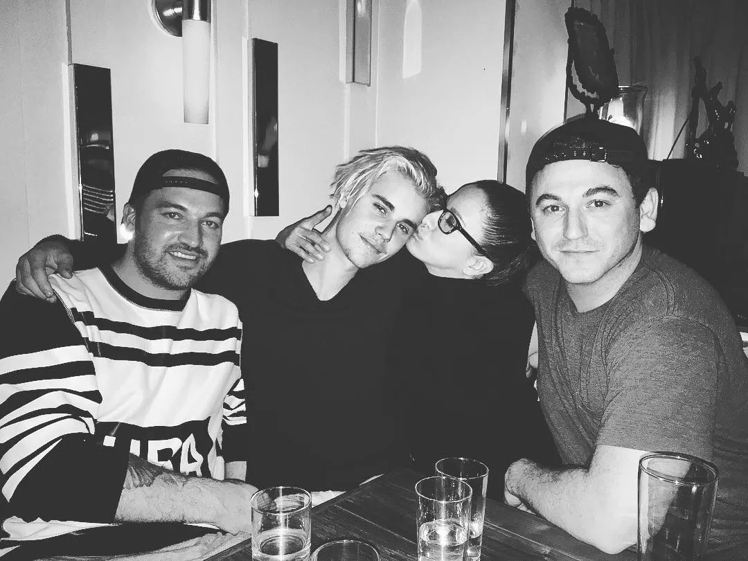 Justin Bieber memposting foto kebersamannya dengan sang ibu tercinta saat makan malam pertama kalinya setelah dua tahun perang dingin. ©Instagram/justinbieber