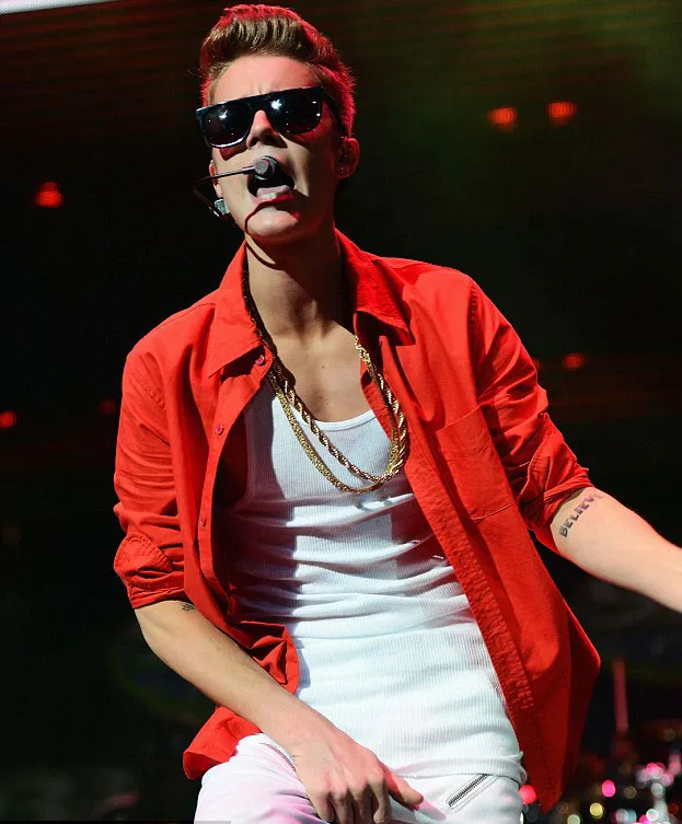 Justin Bieber bergaya Michael Jackson @foto: Daily Mail