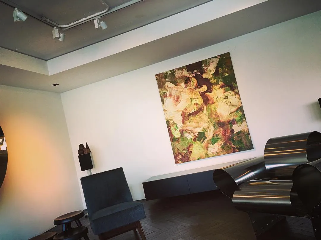 Rumah T.O.P penuh barang-barang seni bernilai tinggi. ©Instagram/choi_seung_hyun_tttop