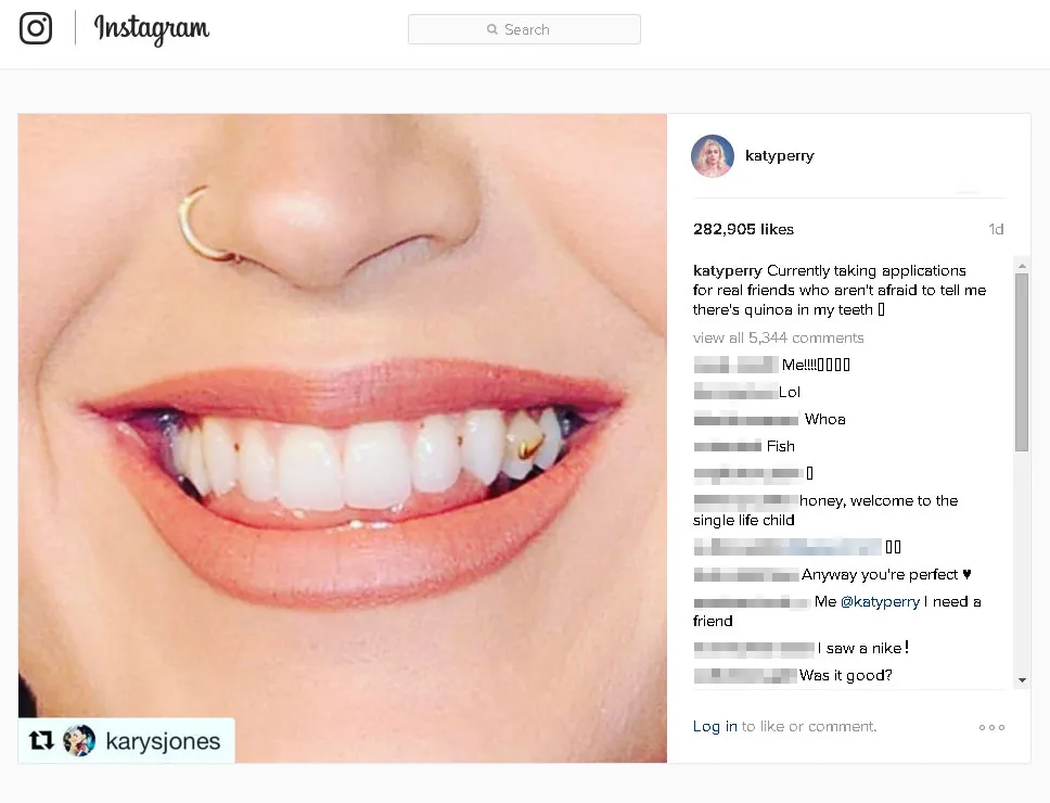 Katy Perry baru sadar kalau ada biji gandum tersisa di giginya saat melenggang di gelaran iHeartRadio Awards © instagram.com/katyperry