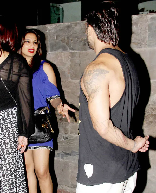 Bipasha Basu ketahuan jalan bareng Karan Singh Grover. @bollywoodlife
