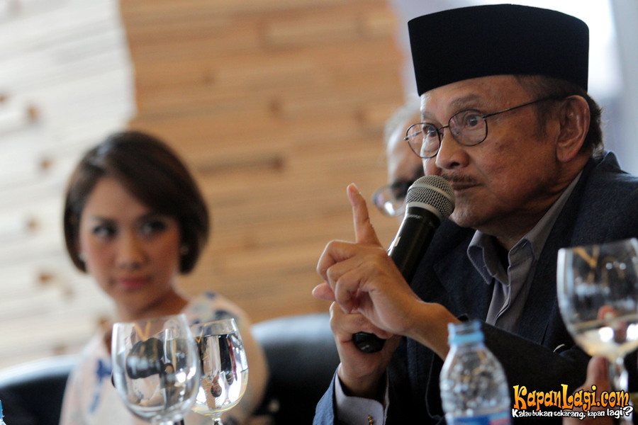 bagaimana hambatan reza nurhilman untuk menjadi sukses BJ Habibie Bawa HABIBIE AINUN ke Harvard KapanLagi com