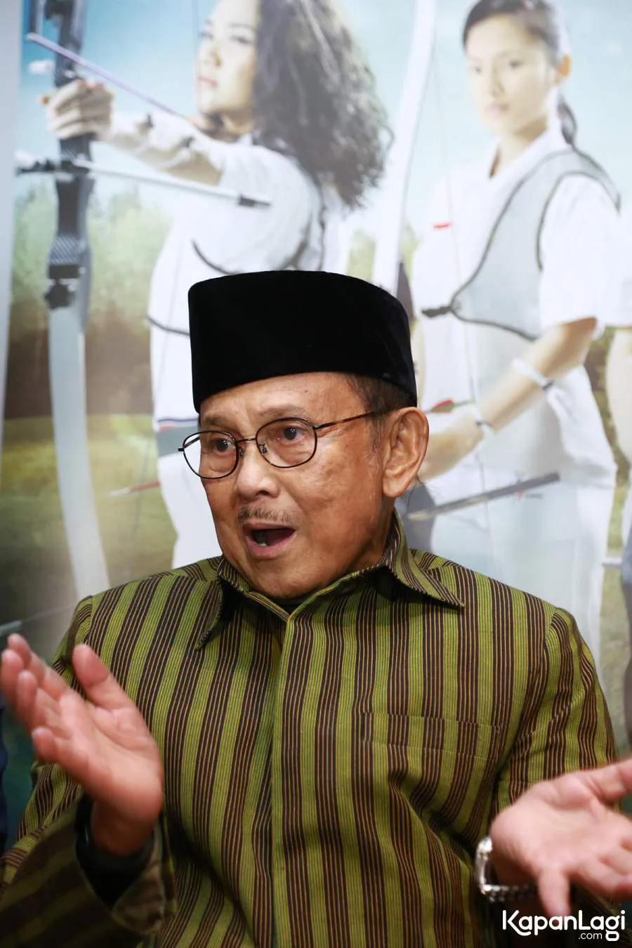 Mantan Presiden BJ Habibie berencana nonton film SURAT KECIL UNTUK TUHAN. ©KapanLagi.com/Agus Apriyanto