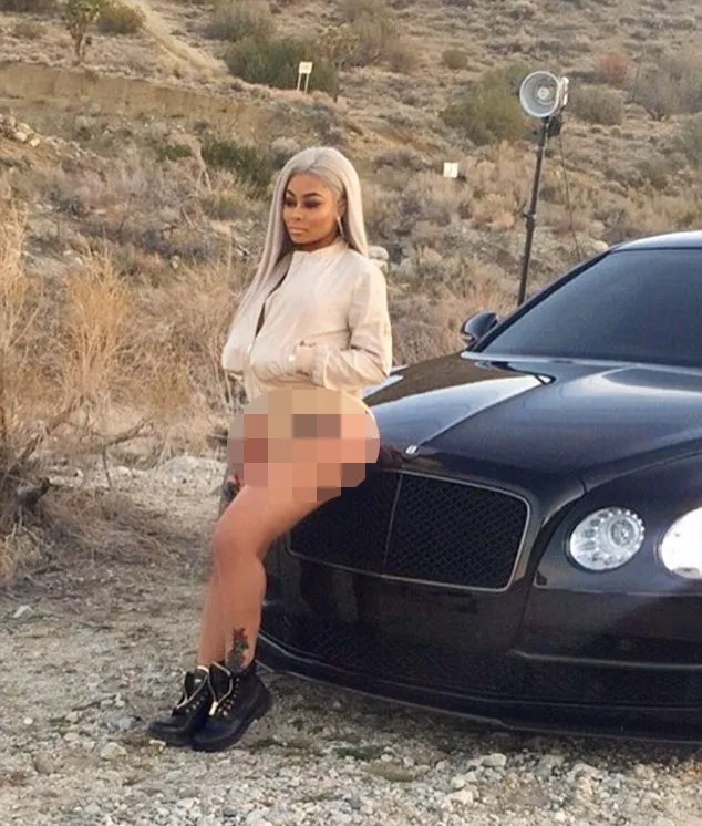 Pose Blac yang mirip dengan Kylie © instagram.com/blacchyna