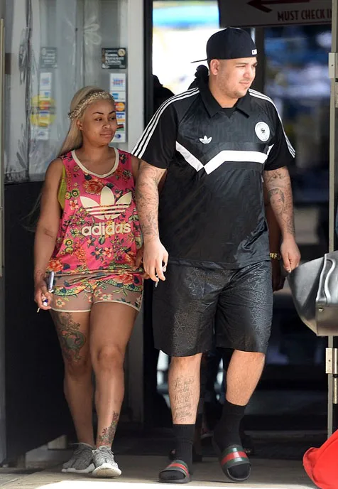 Rob Kardashian ajak makan Blac Chyna ke Rustic Inn Crabhouse via Dailymail.co.uk